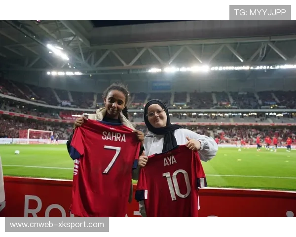 里尔更衣室内部：中场休息时主帅如何调整战术部署